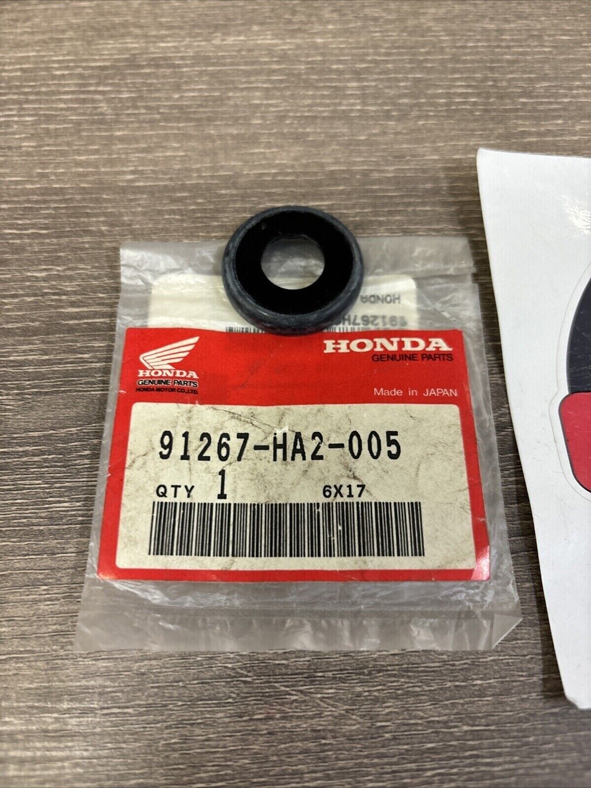 NOS Honda 1985 1986 ATC250R SHOCK CONNECTING ROD SEAL B 91267-HA2-005 H126