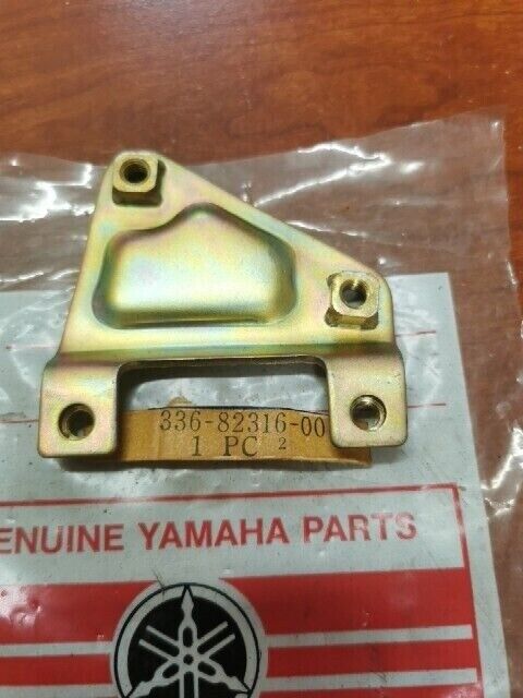NOS Yamaha IGNITION COIL BRACKET 336-82316-00-00 SUB 336-82316-01-00 Y166