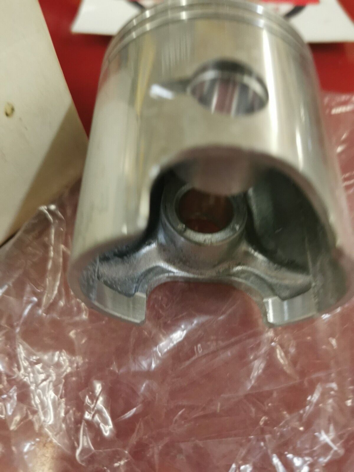 NOS SUZUKI PISTON RM125 1975 - 1977 12110-41719  SUB BY 12110-41002-025  S23