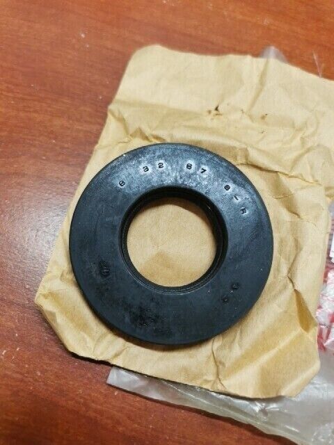 NOS Honda GL1000 OIL SEAL (32X67X8) 91261-371-013 H97
