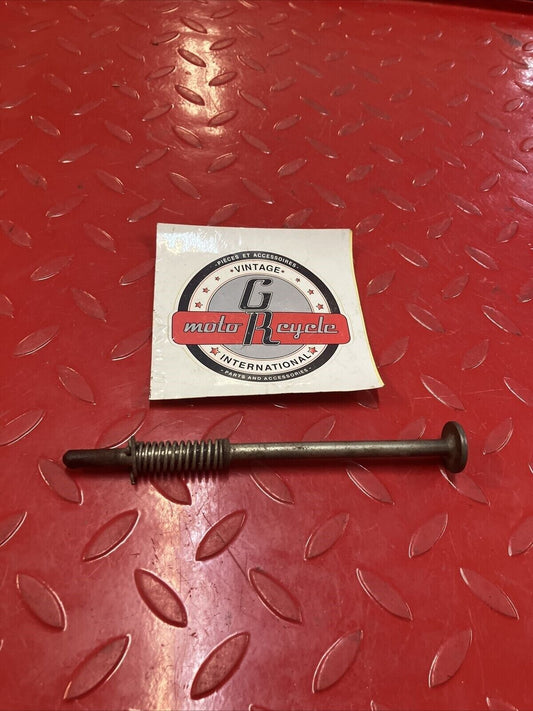 Suzuki RV90 1976 seat latch knob lever release lock striker