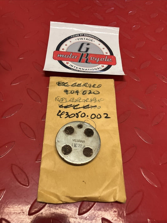 NOS KAWASAKI VESRAH OUTER BRAKE PAD 43050-002  K18