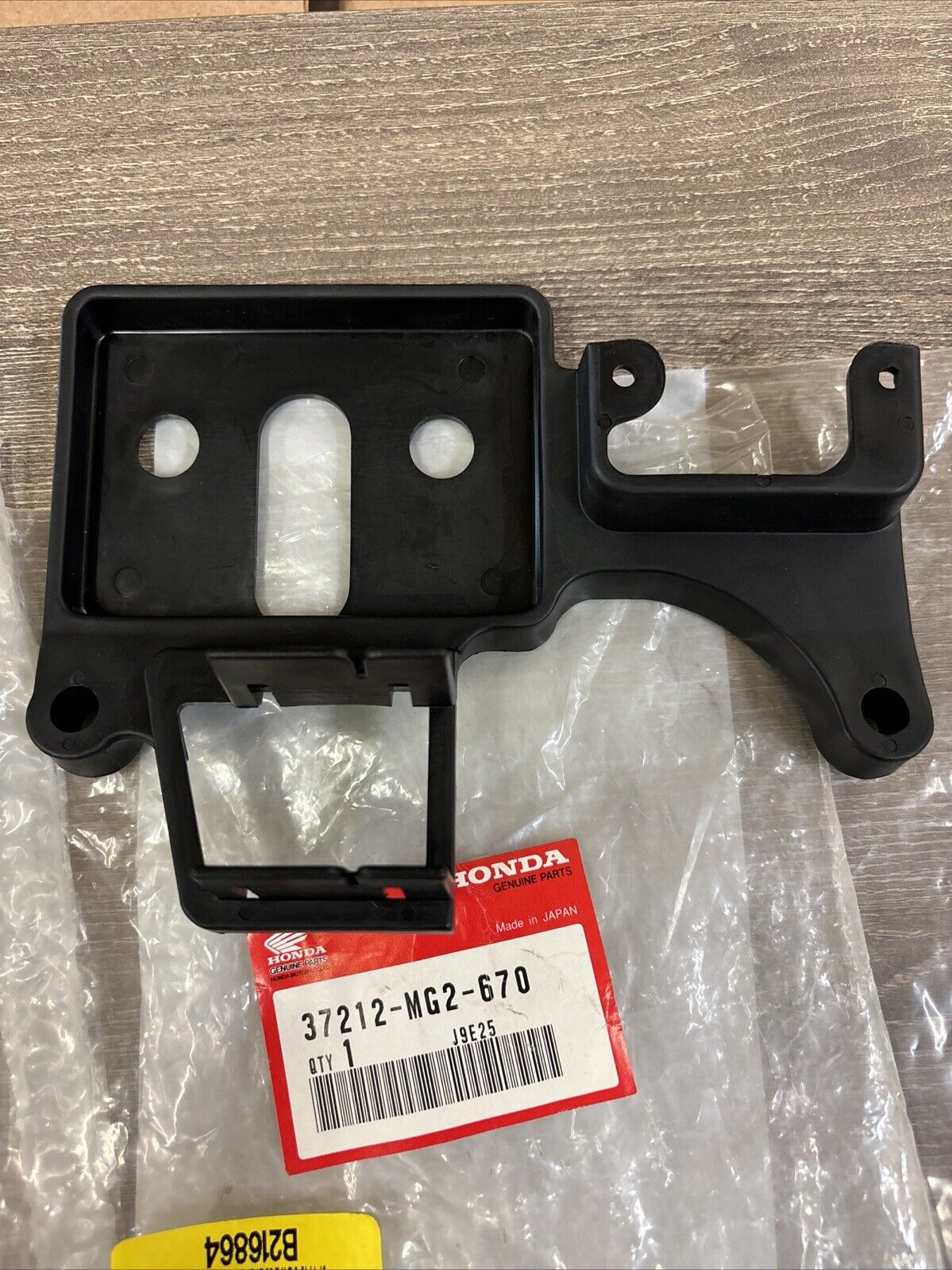 NOS Honda XL250R XL350R XL600R METER STAY 37212-MG2-670 H115