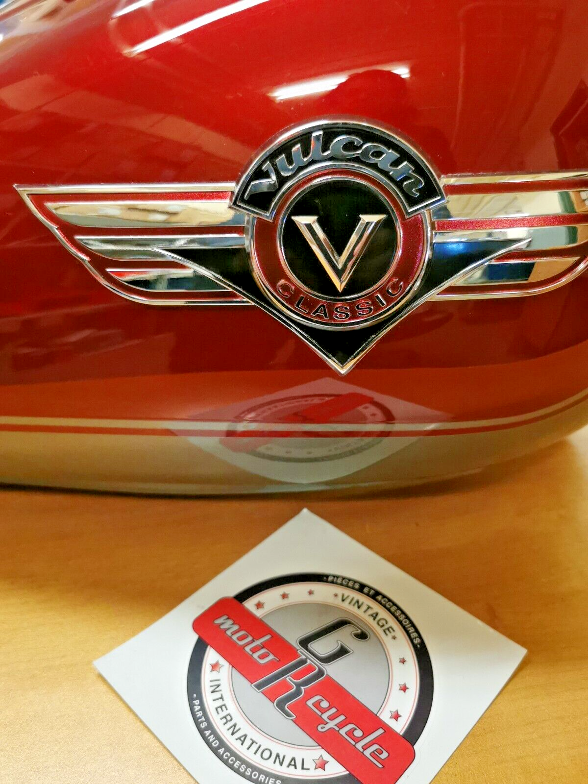NOS KAWASAKI VULCAN 1500 VN1500 2003 TANK COMP FUEL RED/GRAY  51082-5318-C3