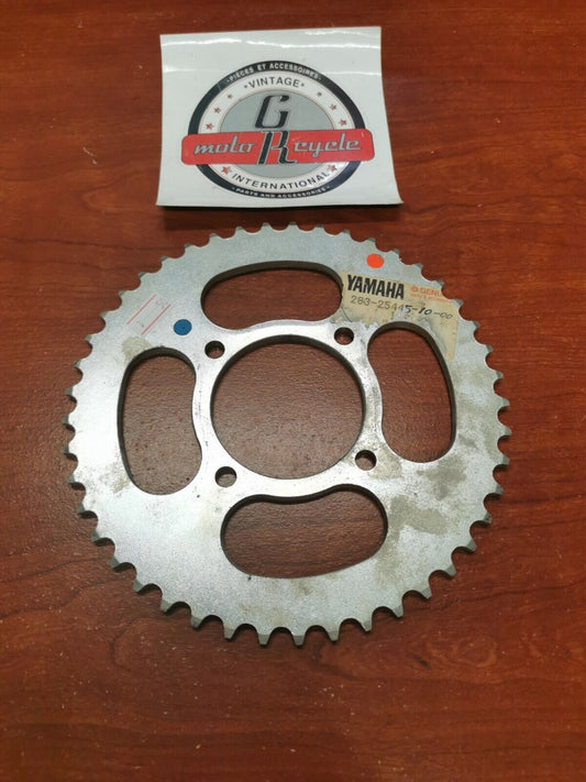 NOS Yamaha REAR DRIVE SPROCKET 45T 283-25445-10-00 SUB. 283-25445-11-00 Y89