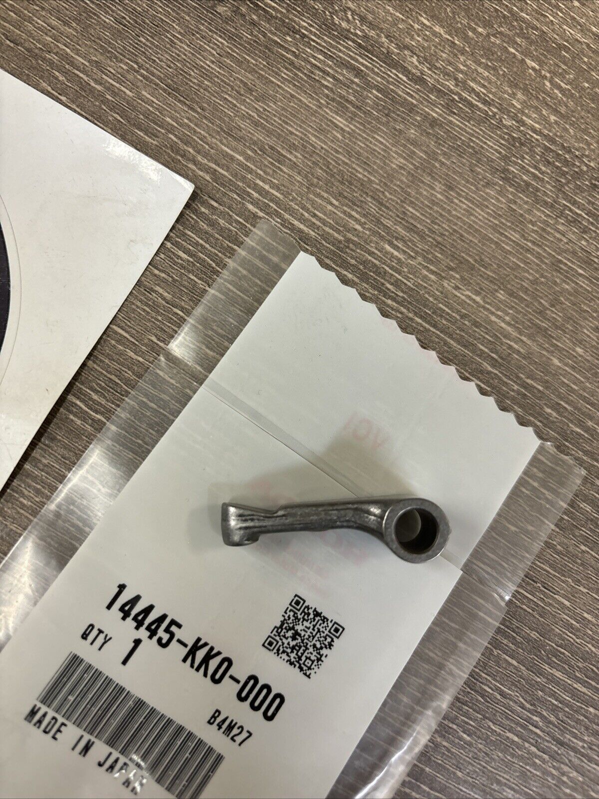 NOS Honda XL250R XLR250R XR200R INTAKE VALVE SUB ROCKER ARM 14445-KK0-000 H138