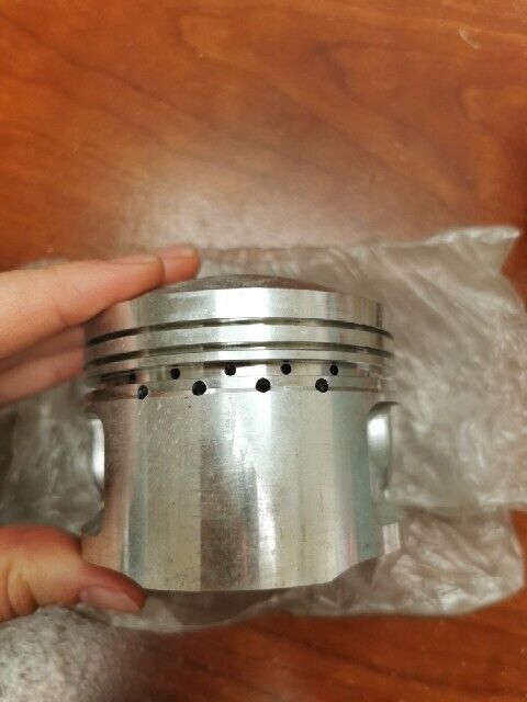 NOS Suzuki 1979 - 1981 GS1000 PISTON (STD) 12111-49001 S33