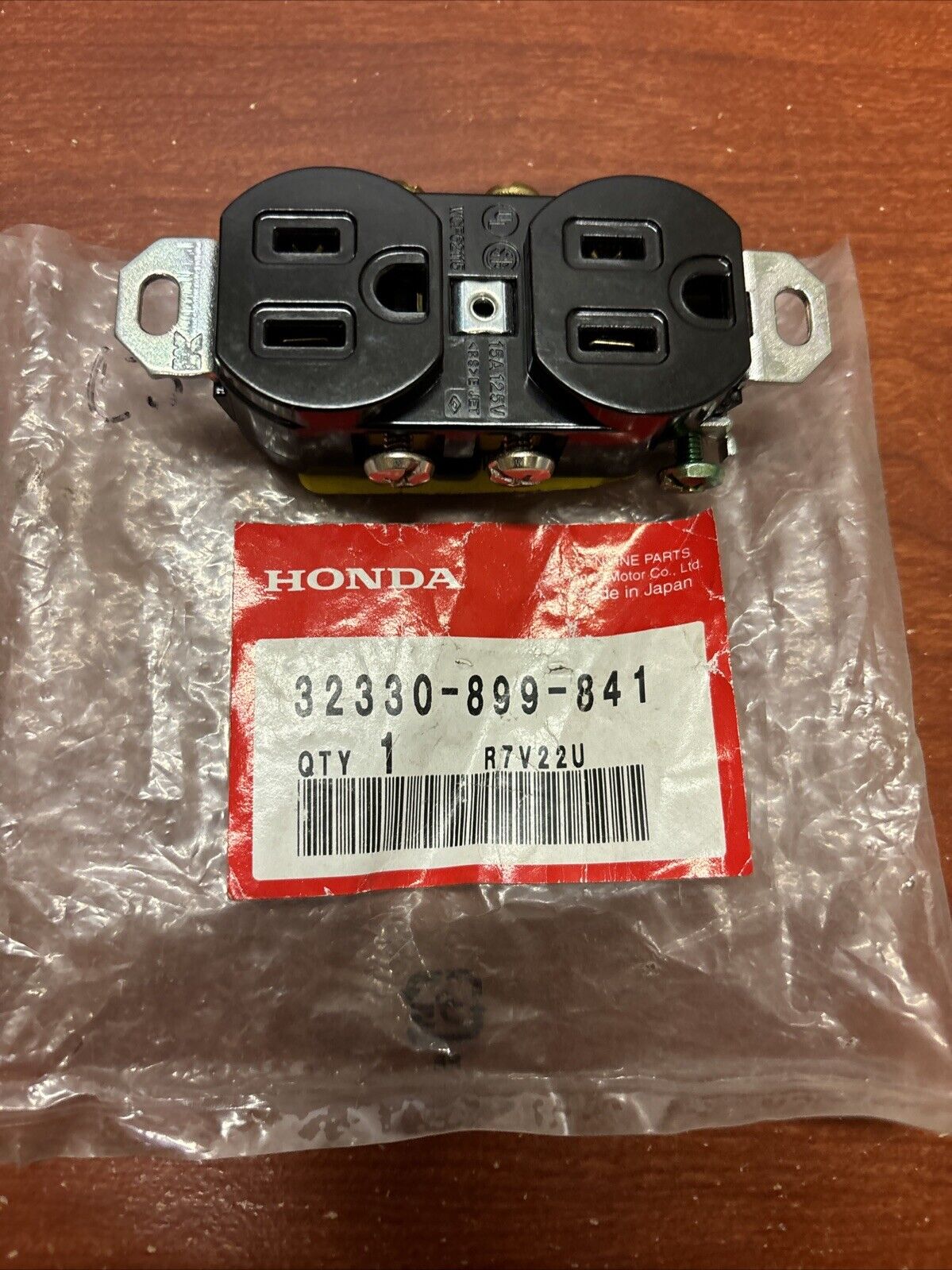 NOS Honda EG2500X EM1800X EZ2500 RECEPTACLE 15A/125V 32330-899-841 H177