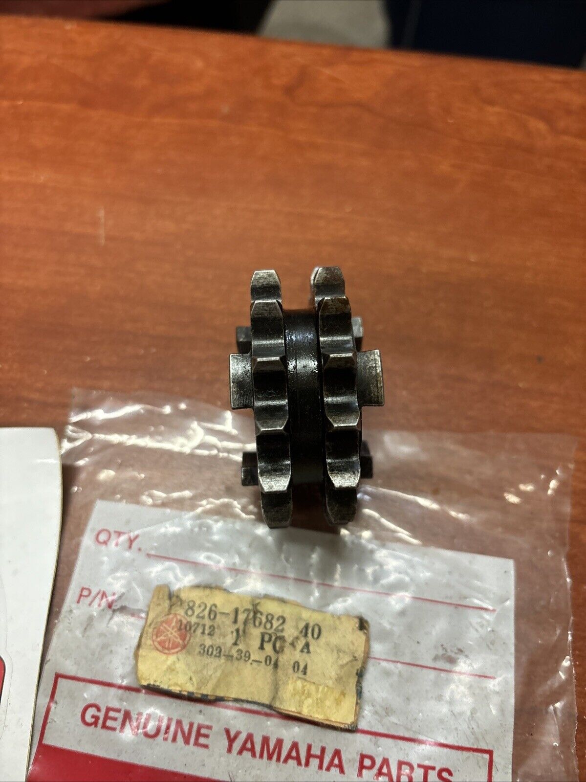NOS Yamaha EW433 EW643 SW433 CHAIN DRIVE SPROCKET 14T 826-17682-40-00 Y177
