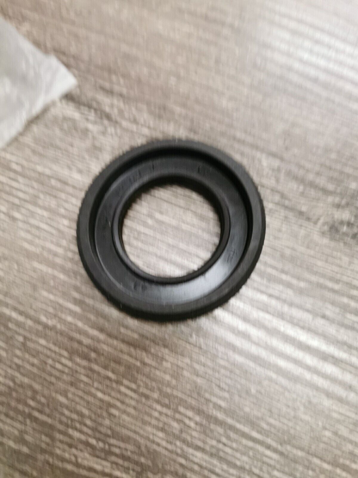 NOS YAMAHA VMX540 1983-87 CRANKSHAFT SEAL 93103-35139  Y56