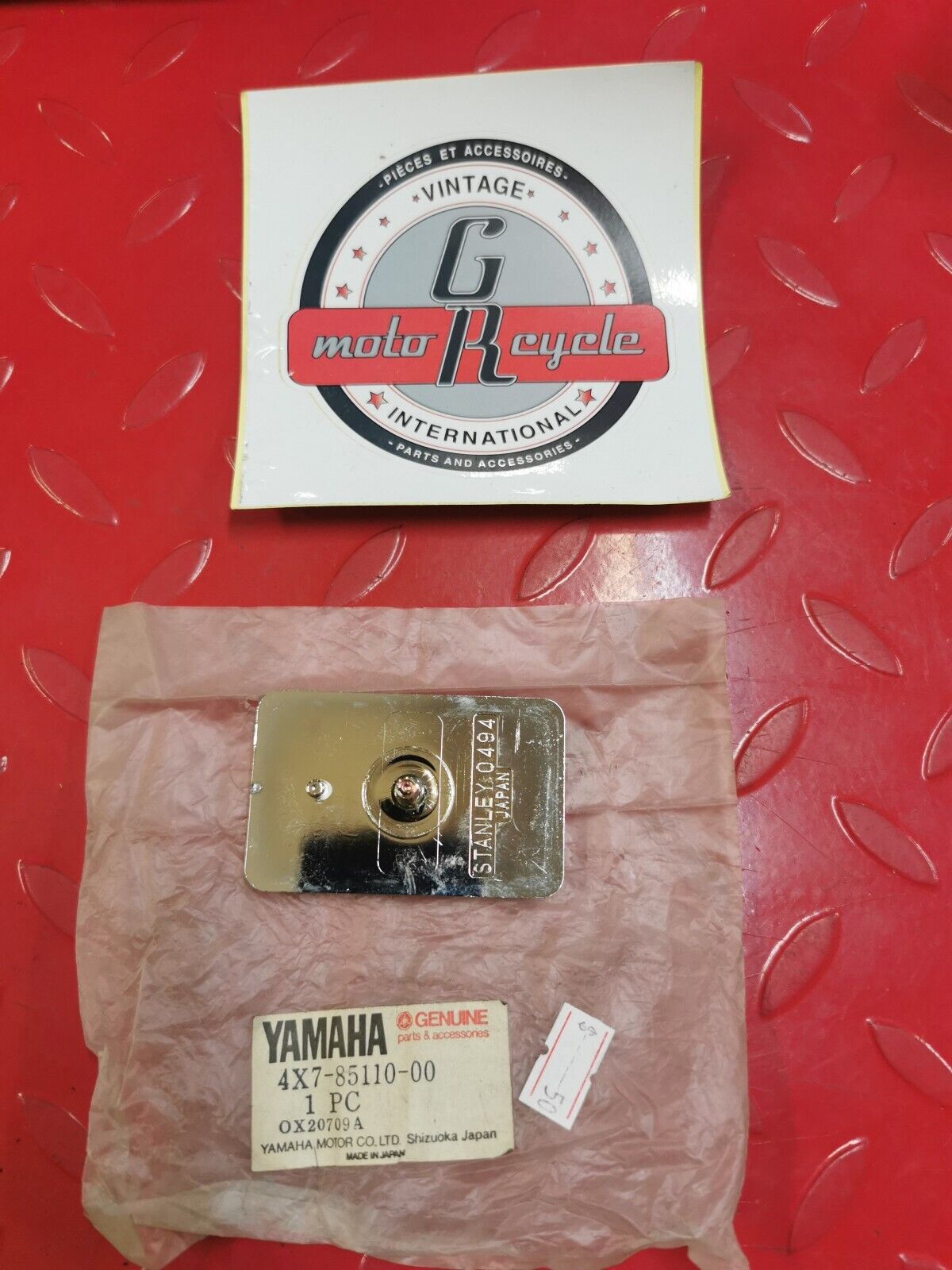 NOS YAMAHA FJ1100 FJ1200 1984 - 1987 FRONT REFLECTOR ASSY 4X7-85110-00-00 Y29