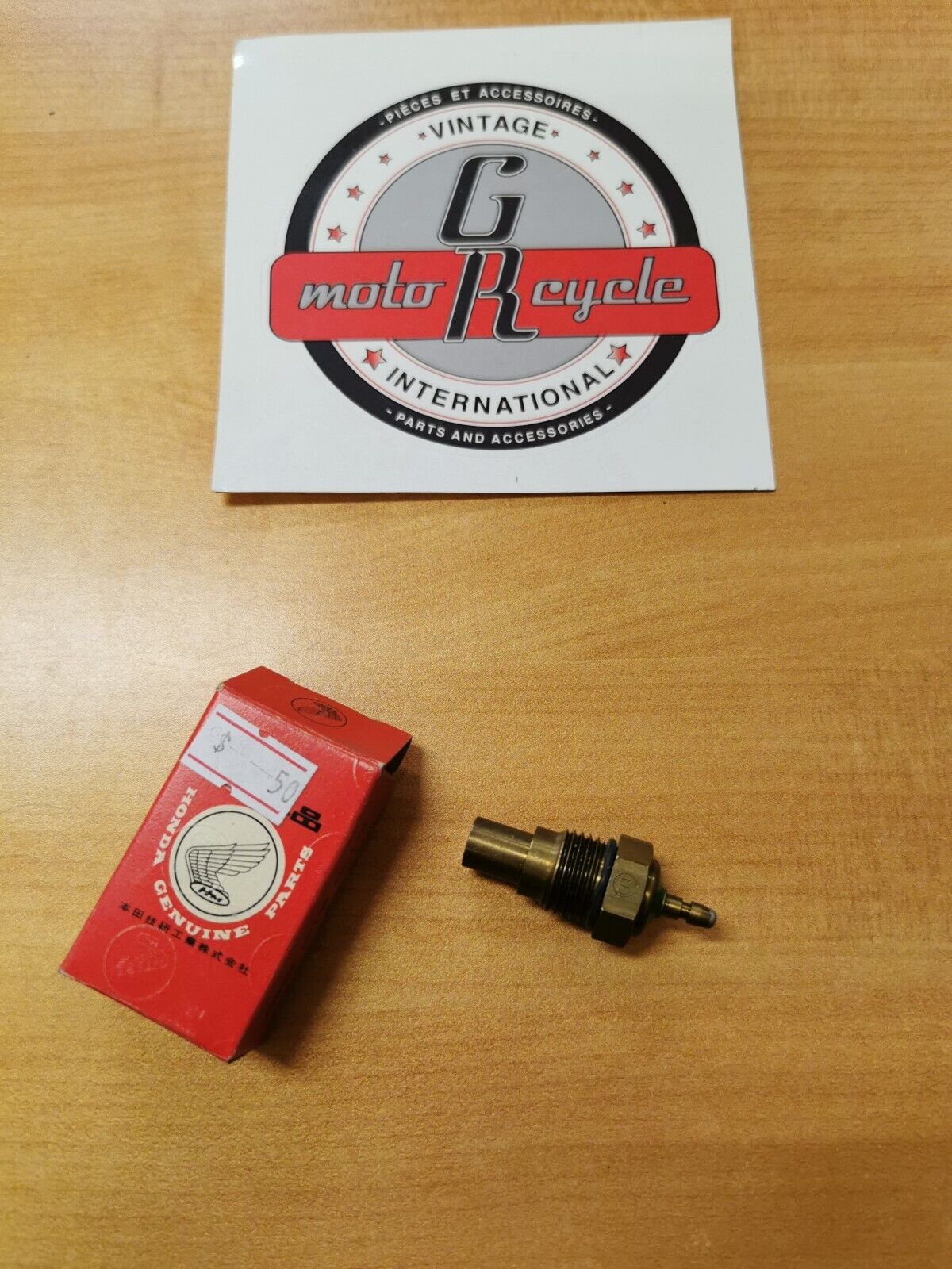NOS HONDA GL1100 CX500 1980 - 1984 SENDING UNIT  WATER TEMPERATURE 37750-611 H17