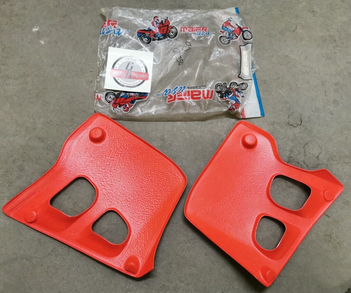 NOS MAIER HONDA CR250R 1990 FUEL TANK RADIATOR SCOOPS SHROUD RED Kit  60019 J42