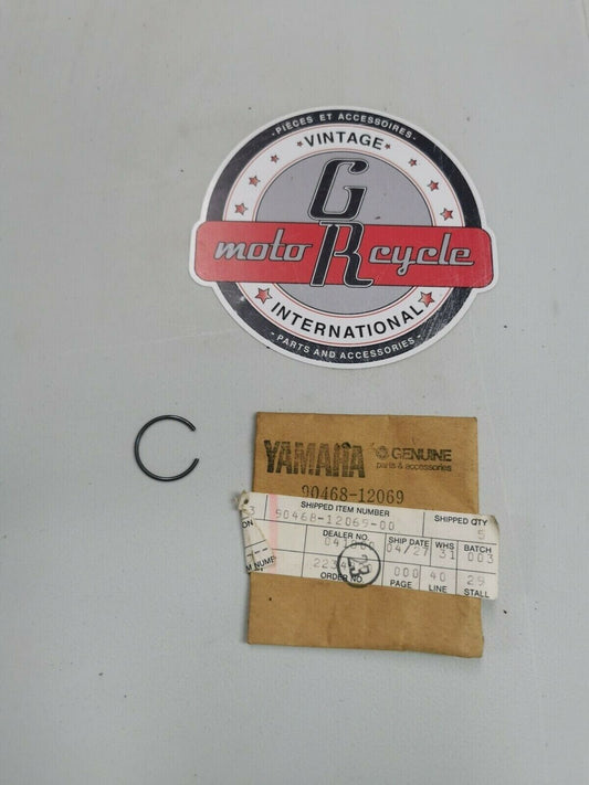 NOS Yamaha CLIP 90468-12069-00 Y1