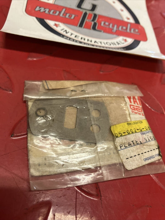 NEW NOS YAMAHA SIDE PLATE 52G-18561-00-00 Y62