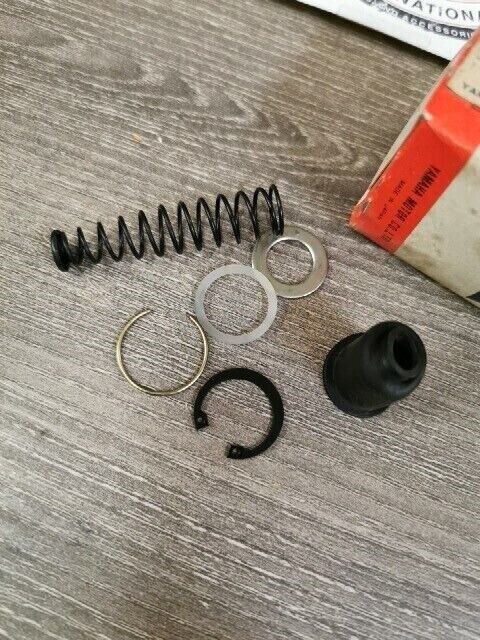 NOS YAMAHA XS650SE XS400SG INCOMPLETE CYLINDER KIT MASTER 535-20000-60-00 Y114