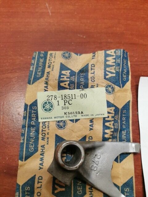 NOS Yamaha 1972 DS7 1970 - 1972 R5 SHIFT FORK 278-18511-00-00 Y116
