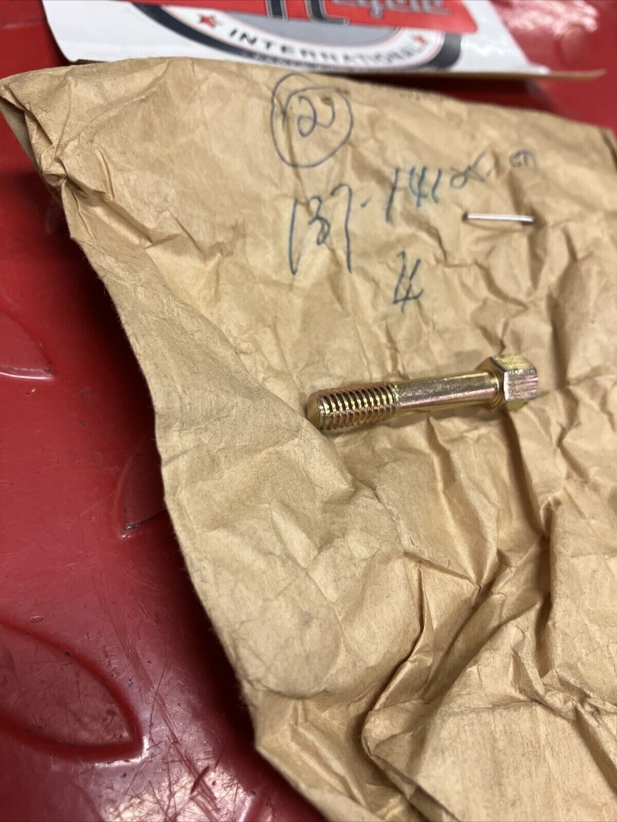 NOS YAMAHA CARBURETOR BODY FITTING SCREW 137-14125-00-00 Y61