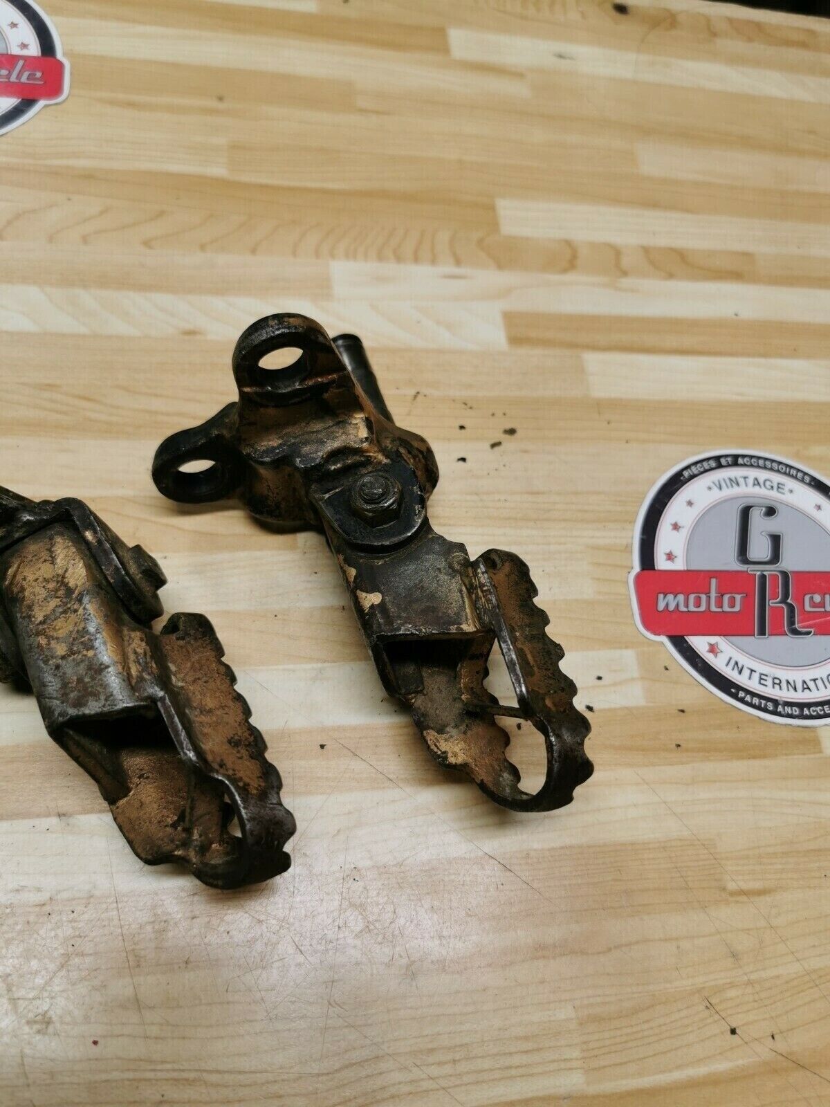 Yamaha IT250 1982 footpeg footrest foot peg rest step bracket 1981 IT465