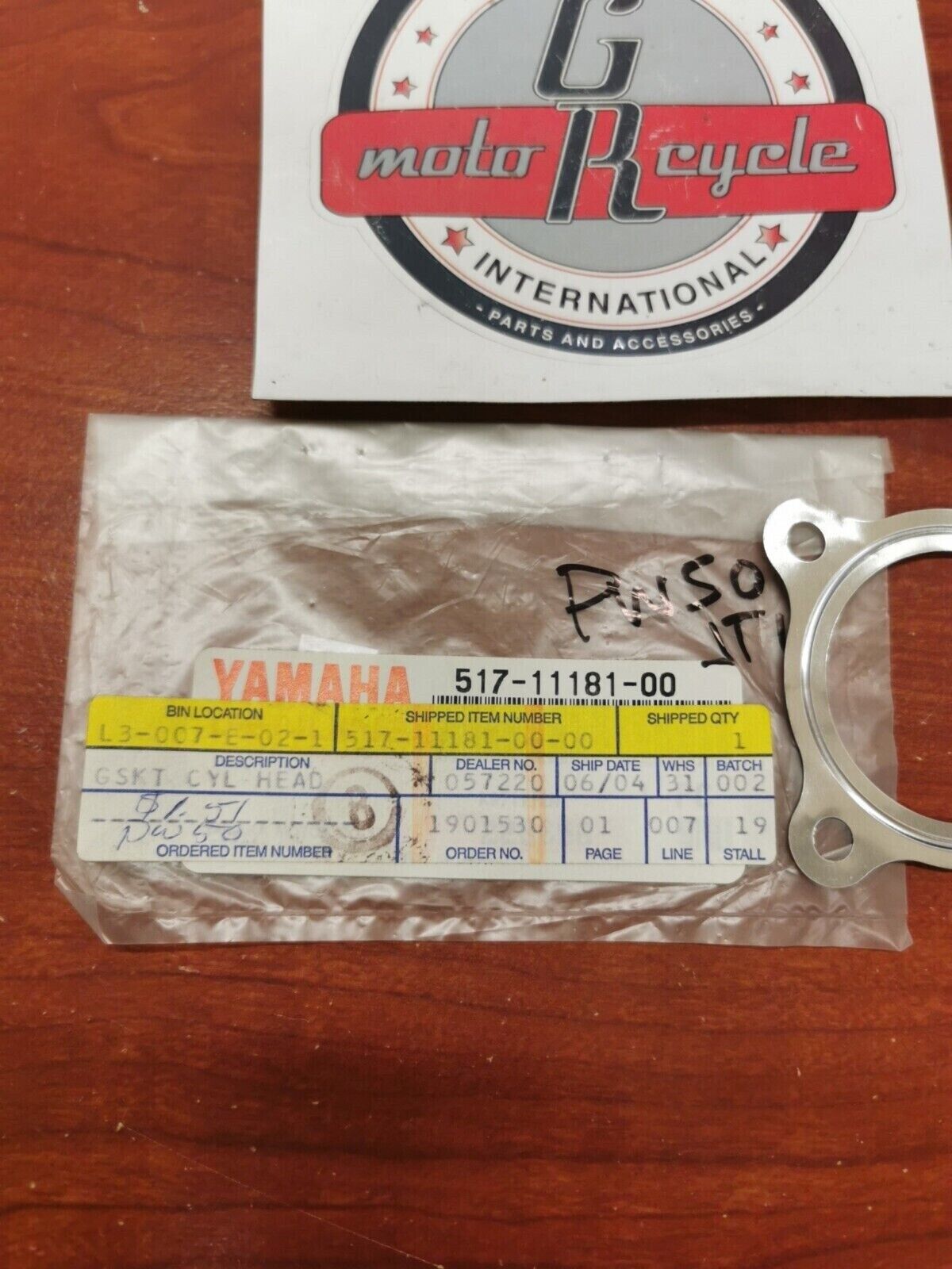 NOS Yamaha CYLINDER HEAD GASKET 517-11181-00-00 SUB. 517-11181-01-00 Y95