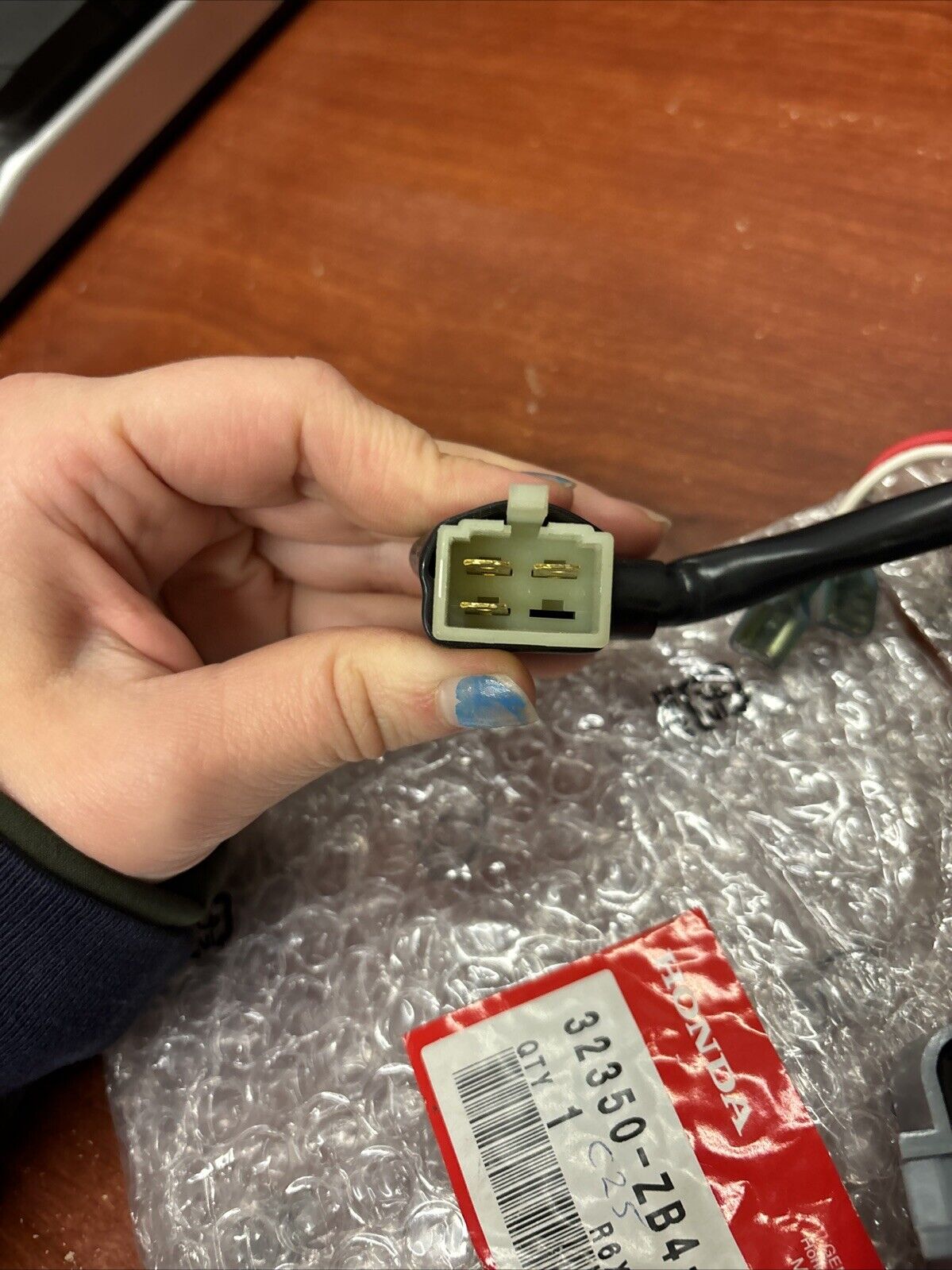 NOS Honda AUTOMATIC VOLTAGE REGULATOR 32350-ZB4-842 H181