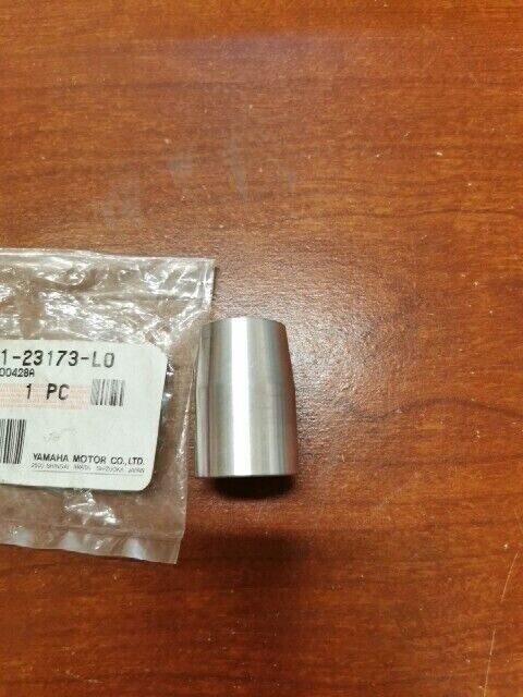 NOS Yamaha SR500 TY250 XJ550 XJ650 XJ700 TAPER SPINDLE 1W1-23173-L0-00 Y105