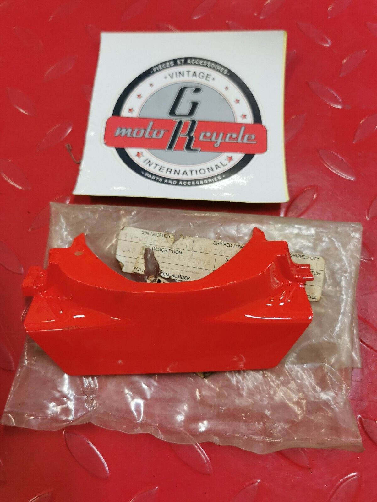 NOS YAMAHA Handlebar Cover Cap 5G3-26216-01-E1 Y30