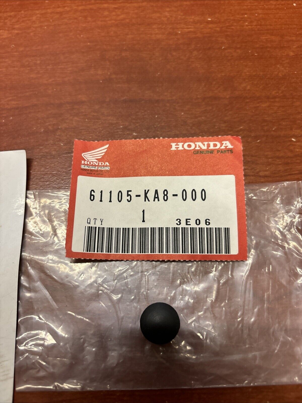 NOS Honda TRX350 RT1 TRX500 XR100 R FRONT FENDER PLUG 61105-KA8-000 H156
