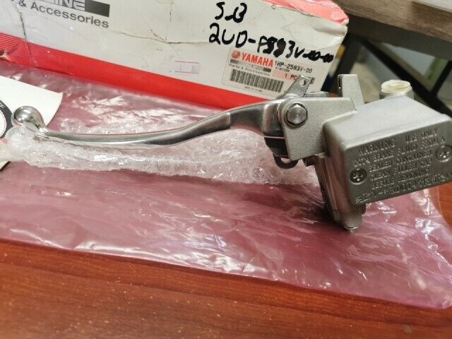 NOS Yamaha YFM700 REAR MASTER CYLINDE 1HP-2583V-00-00 SUB 2UD-F583V-00-00 Y105