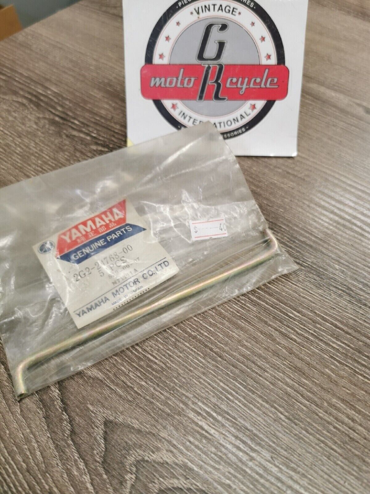 NOS YAMAHA XS750 1978-1979  Seat Stopper  2G2-24768-00  Y56