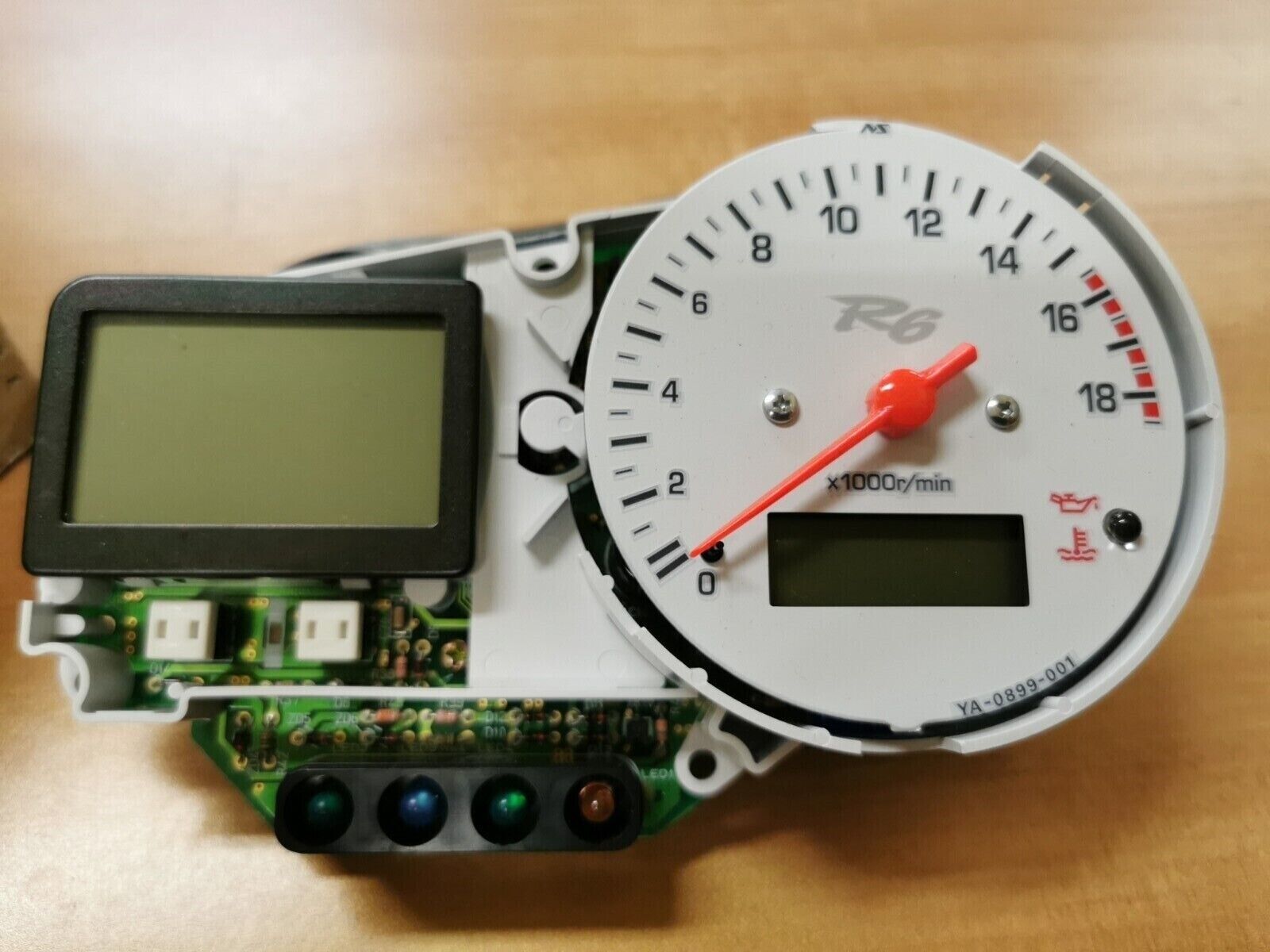 NOS YAMAHA YZFR6  2001 2002  SPEEDOMETER ASSY  5MT-83570-20-00  Y44