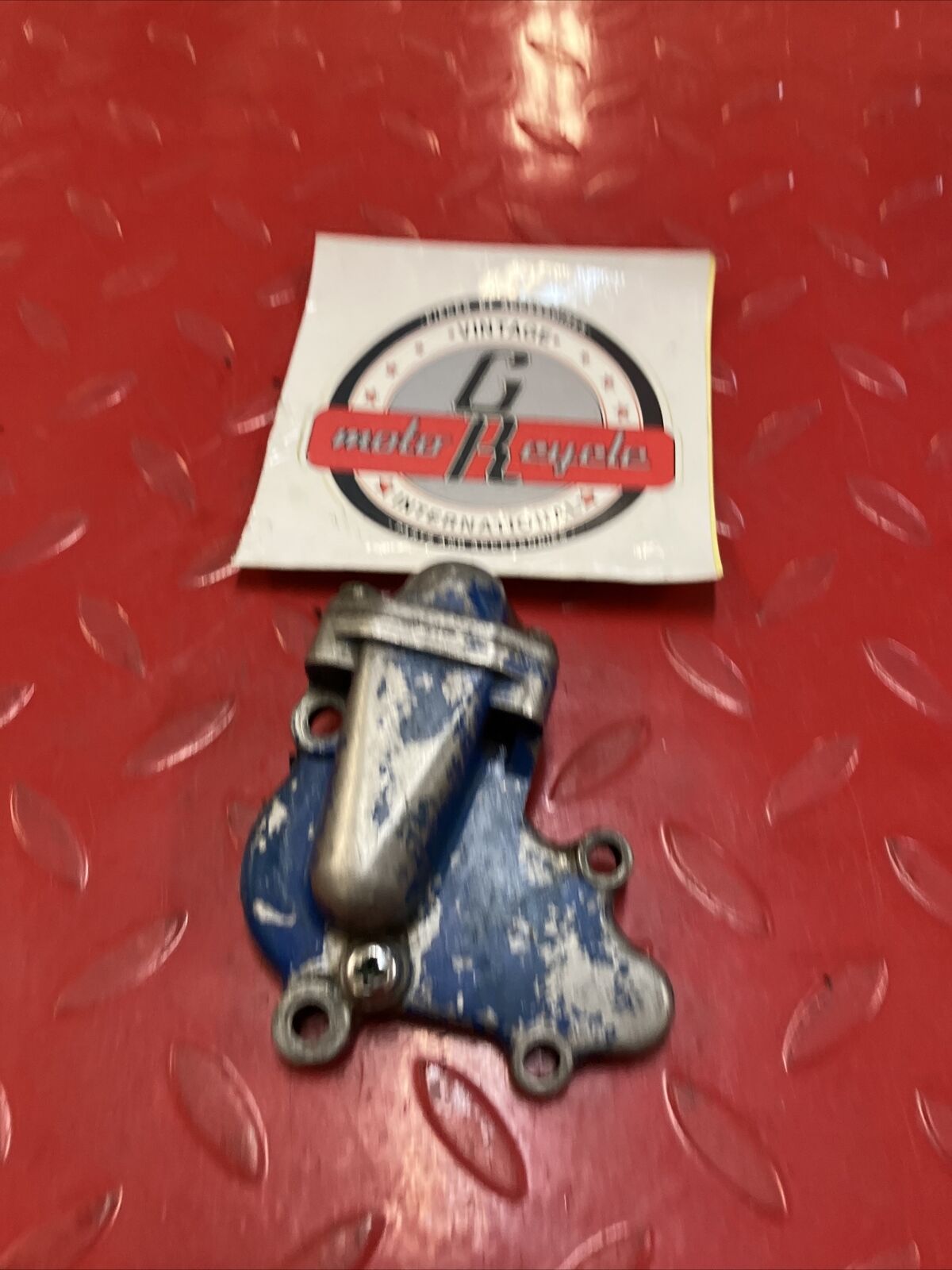 Suzuki RM125 1987 right Crankcase crank case water pump cover housing 1986 88 2