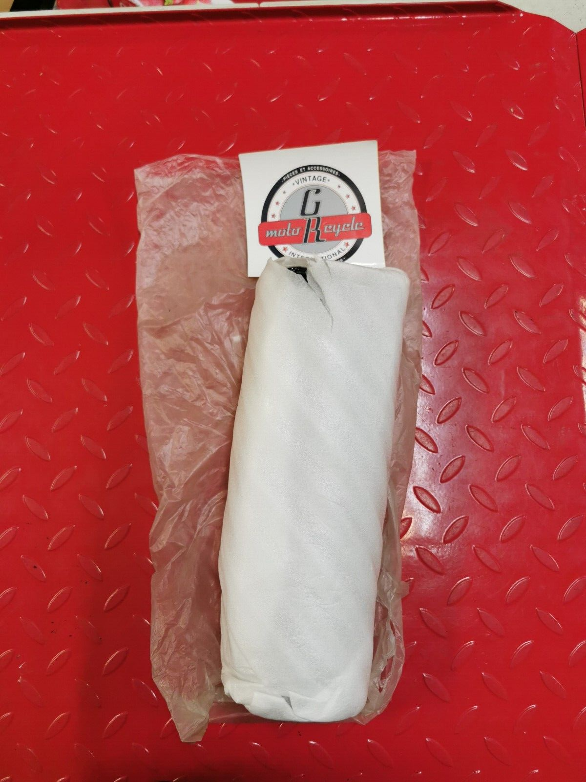 NOS Yamaha VX500 VX600 SHOCK ABSORBER HOLDER 8AB-2376J-00-00 Y18