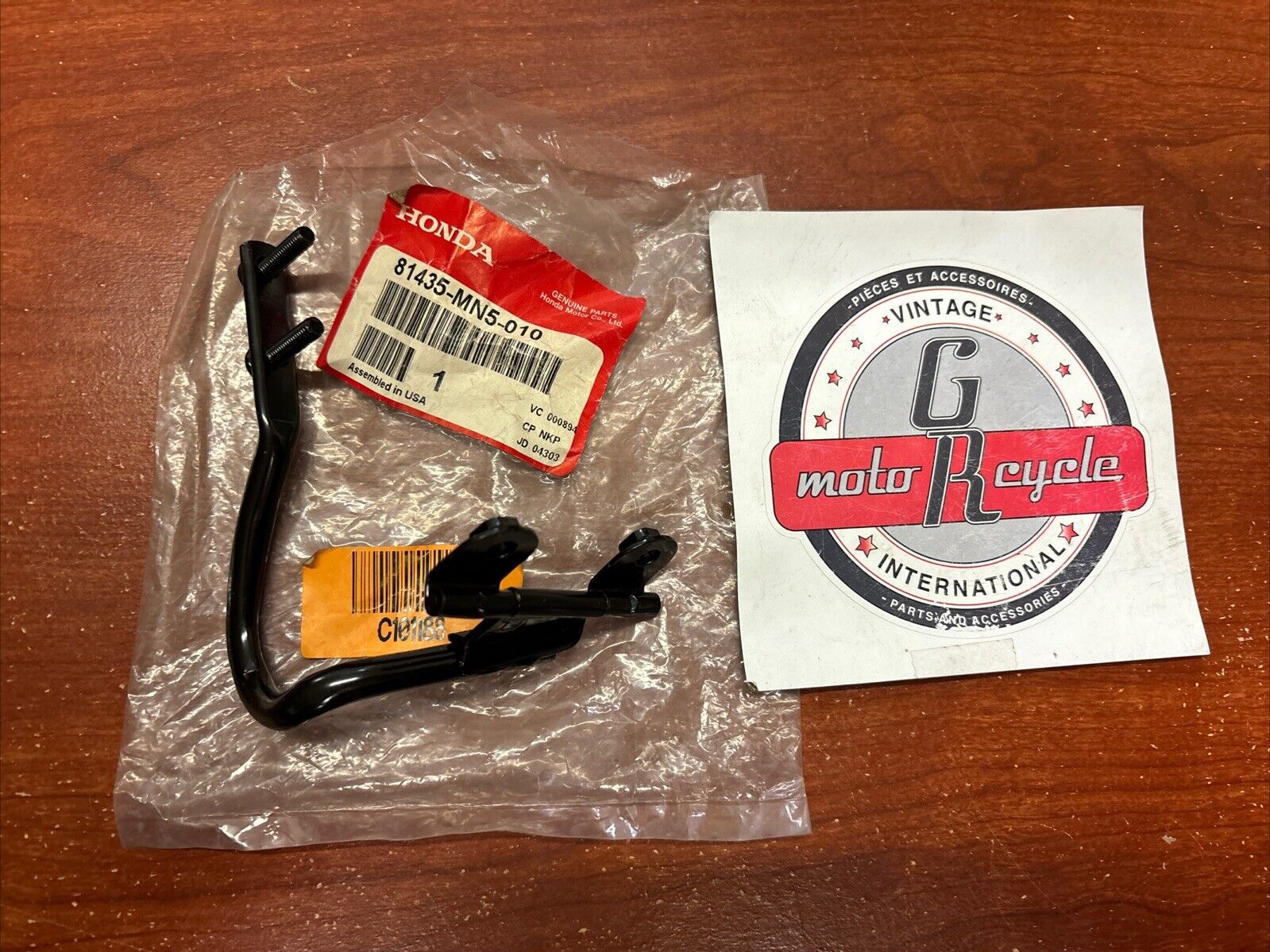 NOS Honda GL1500 A I SE LEFT FRONT SADDLEBAG HINGE 81435-MN5-010 H161