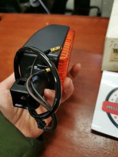 NOS Yamaha FJ1100 FJ600 XJ750R XZ550R FRONT FLASHER LIGHT 5G2-83310-70-00 Y115