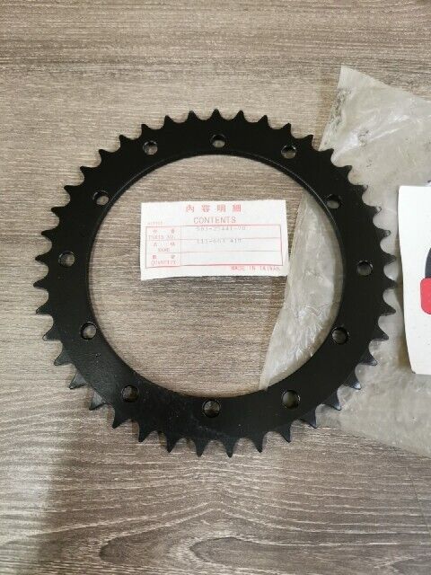 NOS YAMAHA YFZ350R SPROCKET DRIVEN 41T 2XJ-25441-21-00  111-663 J57