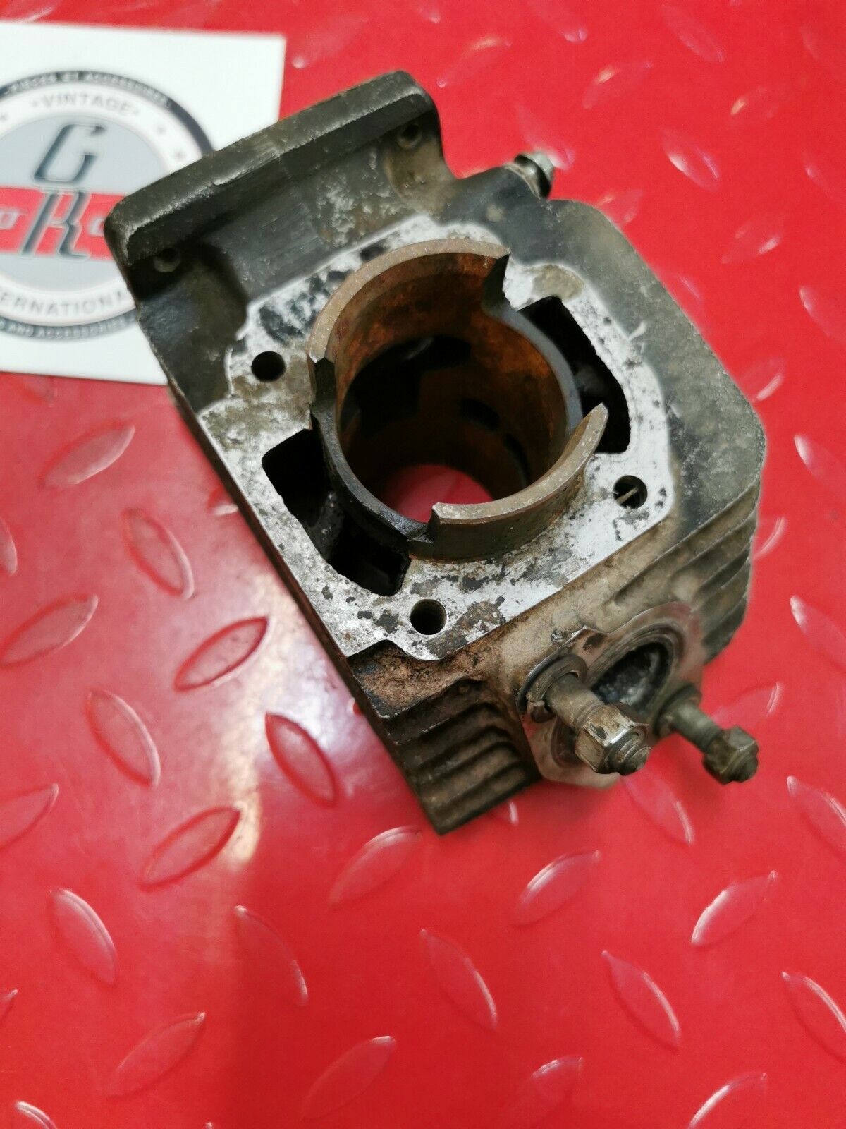 Yamaha RD125 1975 1976 right cylinder jug barrel 43mm STD T