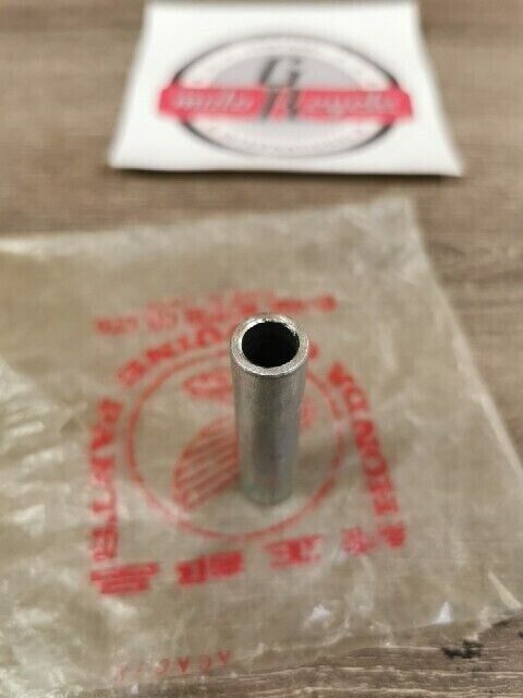NOS HONDA CB500 1971 1972 COLLAR BATTERY BOX 50332-323-000 H79