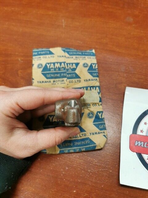 NOS Yamaha RD250 RD350 TZ250 SHIFT FORK 328-18511-00-00 SUB 328-18511-01-00 Y116