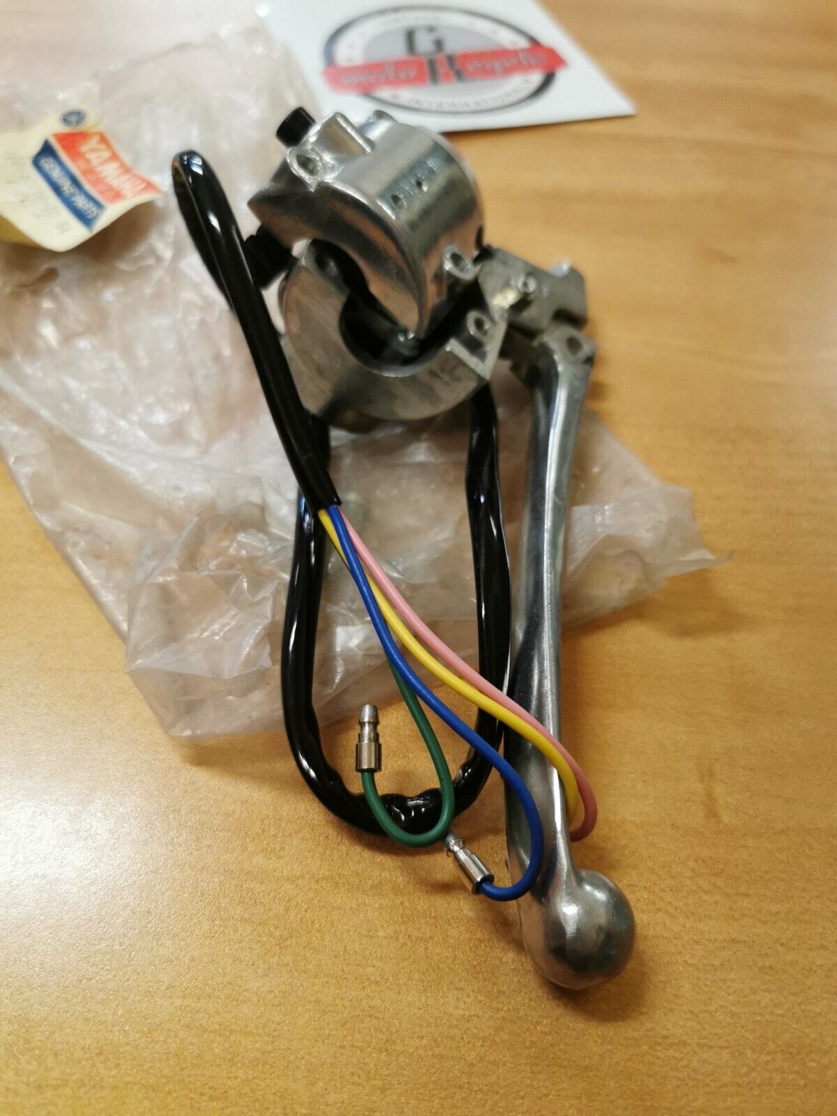 NOS YAMAHA LEVER HOLDER ASSEMBLY (L.H.) Superseded by 137-82710-11-94 Y38