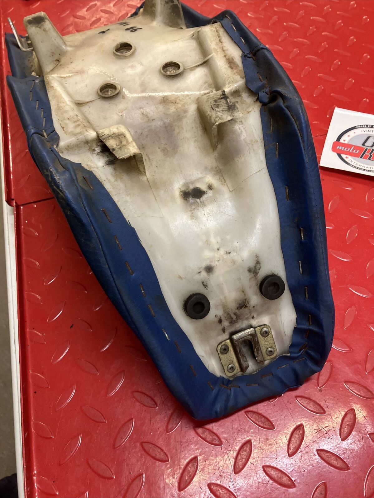 Honda CR250R 1986 seat saddle pan CR125R 2