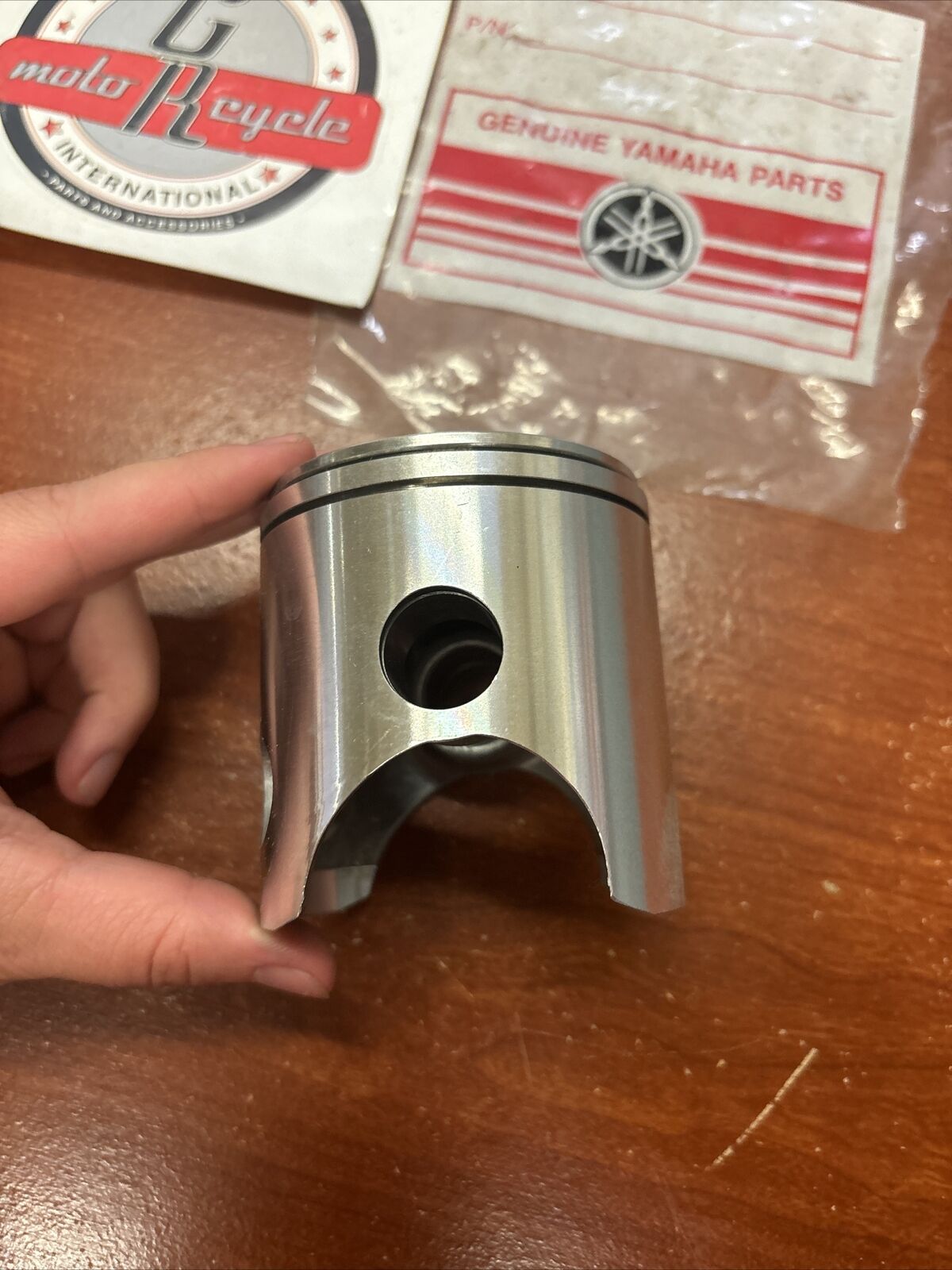 NOS Yamaha DT250 TY250 PISTON STD 0.98 438-11631-01-98 SUB 438-11631-01-96 Y175