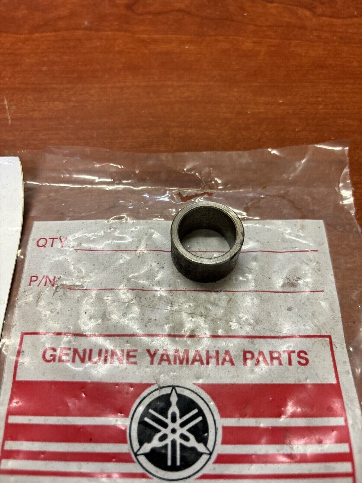 NOS Yamaha COLLAR 812-17685-00-00 SUB 90387-19149-00 Y178