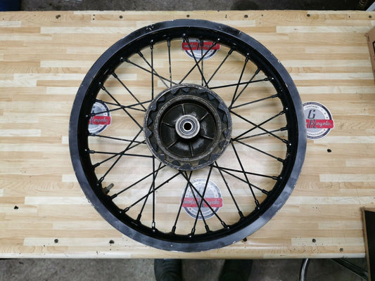 Suzuki RM125 1986 rear back wheel rim hub 64110-01B02