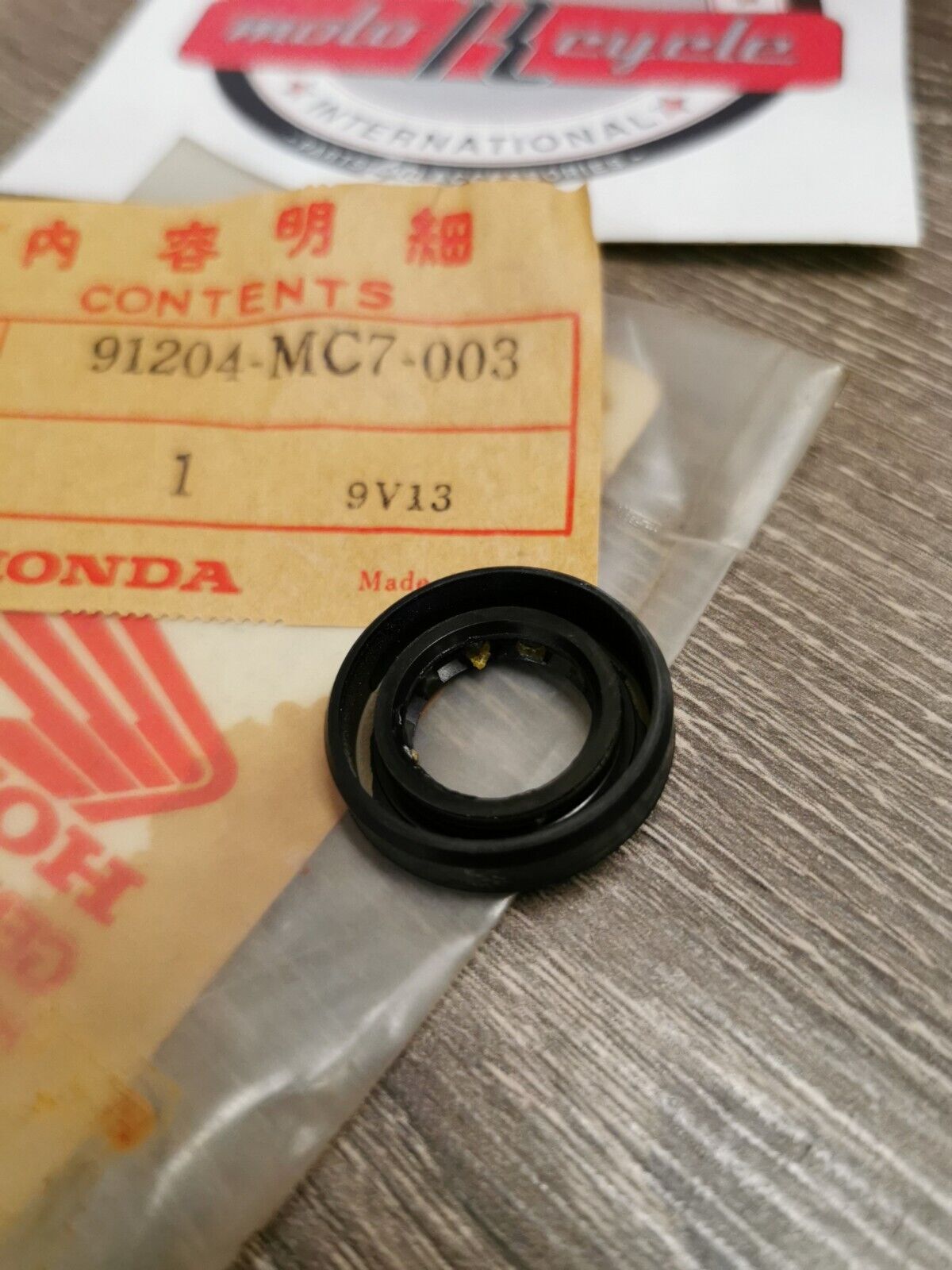 NEW NOS HONDA  OIL SEAL 16X28X7   91204-MC7-003 H54