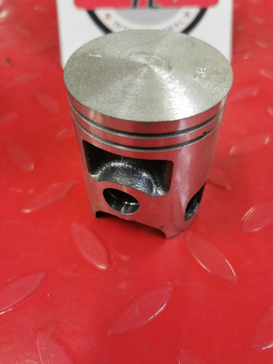 NOS YAMAHA  RS100 1975 1976  PISTON STD  463-11631-01-96 Y50