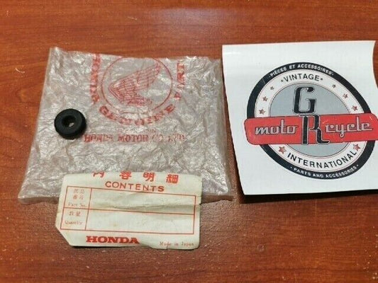 NOS Honda C100 C102 C105 C110 C115 C200 C50 HARNESS GROMMET 32983-011-000 H98