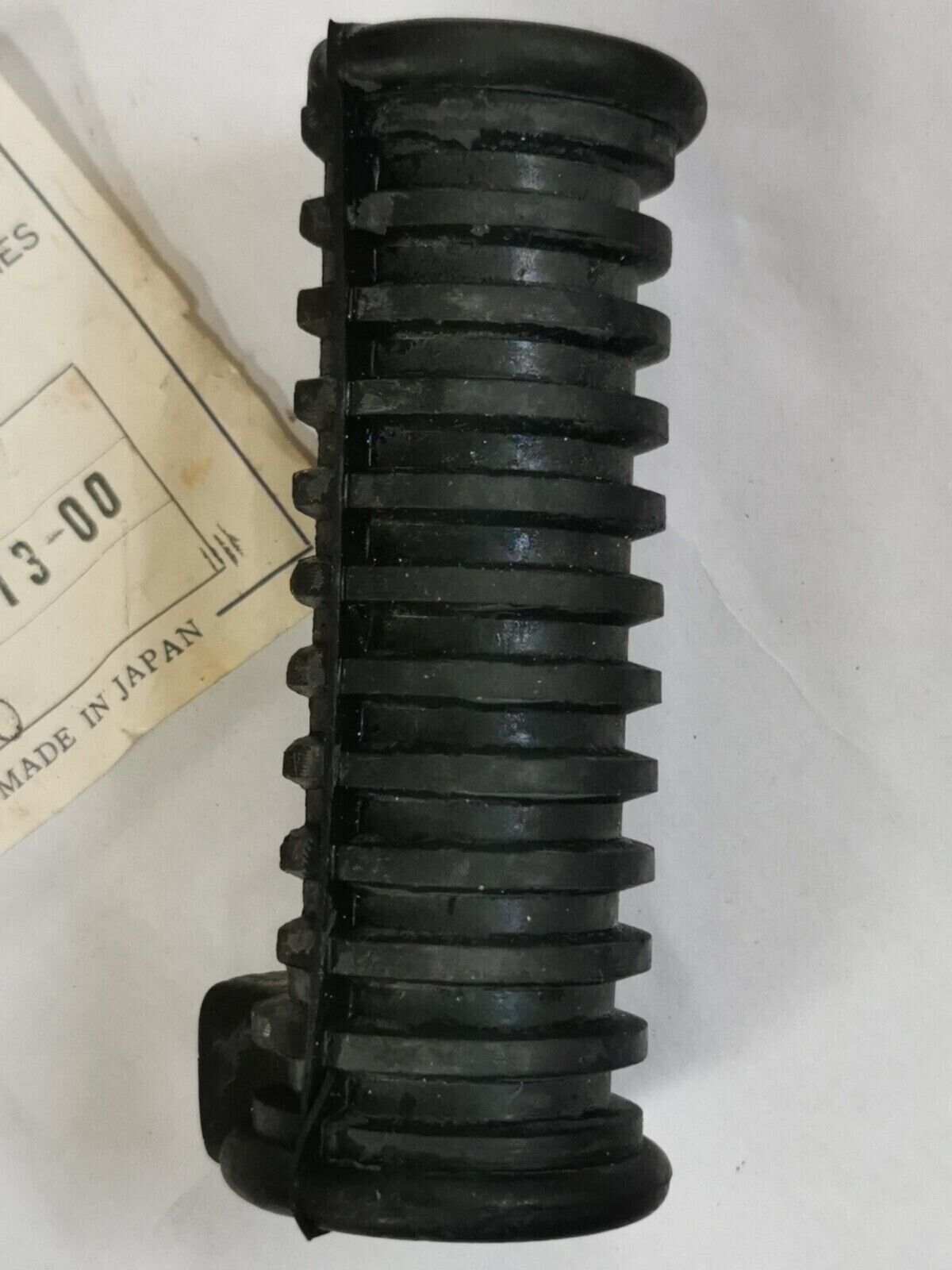 NOS CHARIOT CYCLE YAMAHA YCS1 YL2 FOOTREST COVER 122-27413-00-00 J23