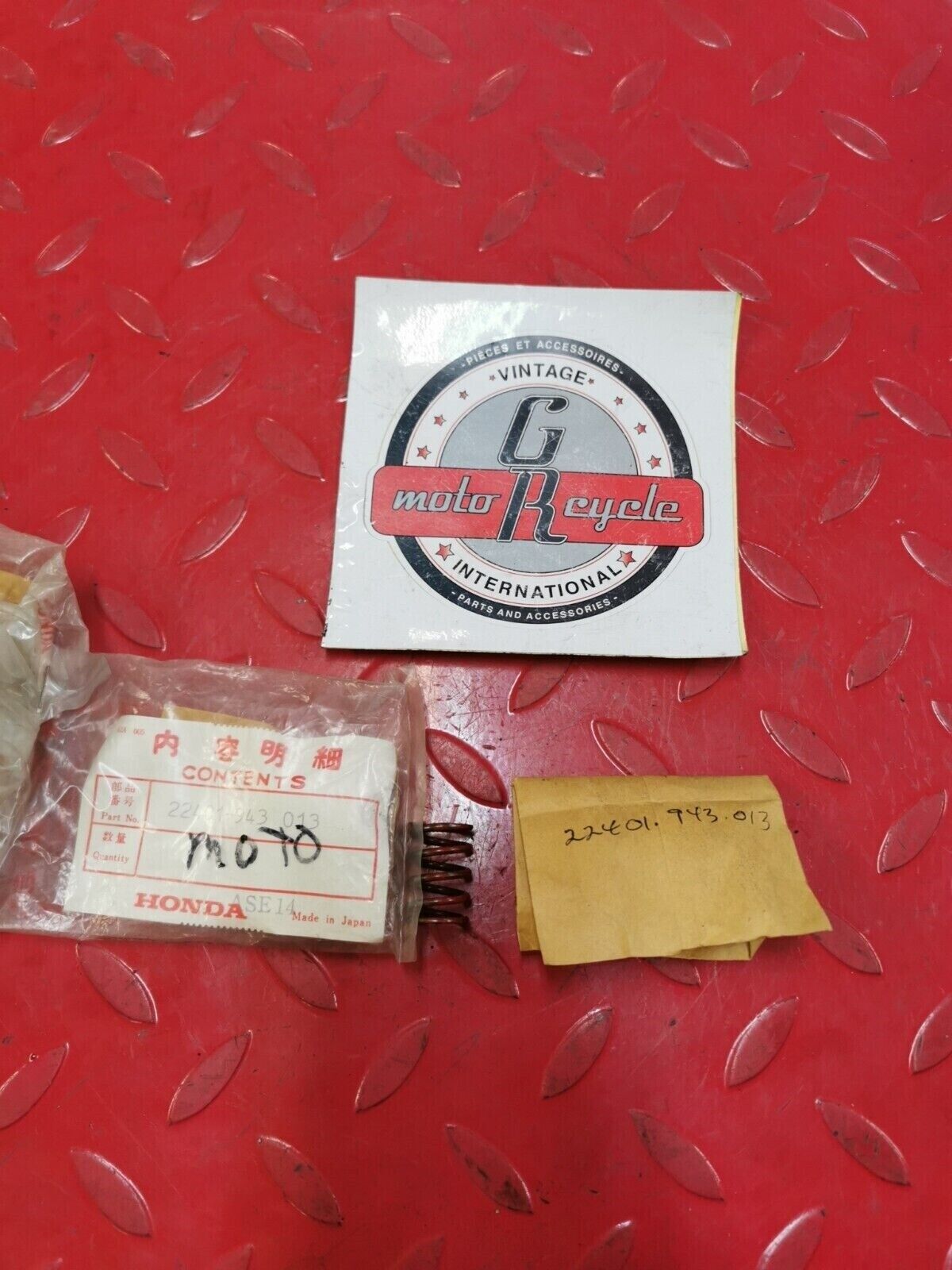 NOS Honda 1981 - 1985 ATC110 SPRING, CLUTCH 22401-943-013 H27