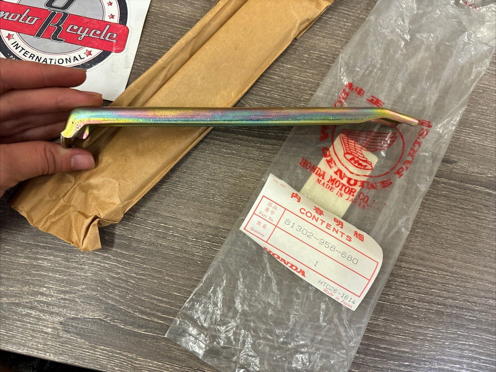 NOS Honda 1982 - 1984 ATC200E ATC200ES REAR CARRIER SUPPORT 81302-958-680 H119